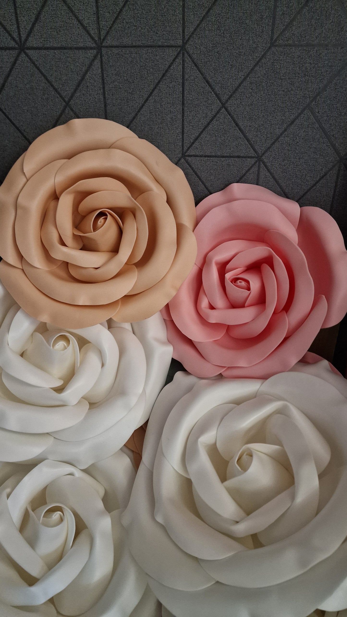 Exdisplay roses with flat back for flowerwalls and arches