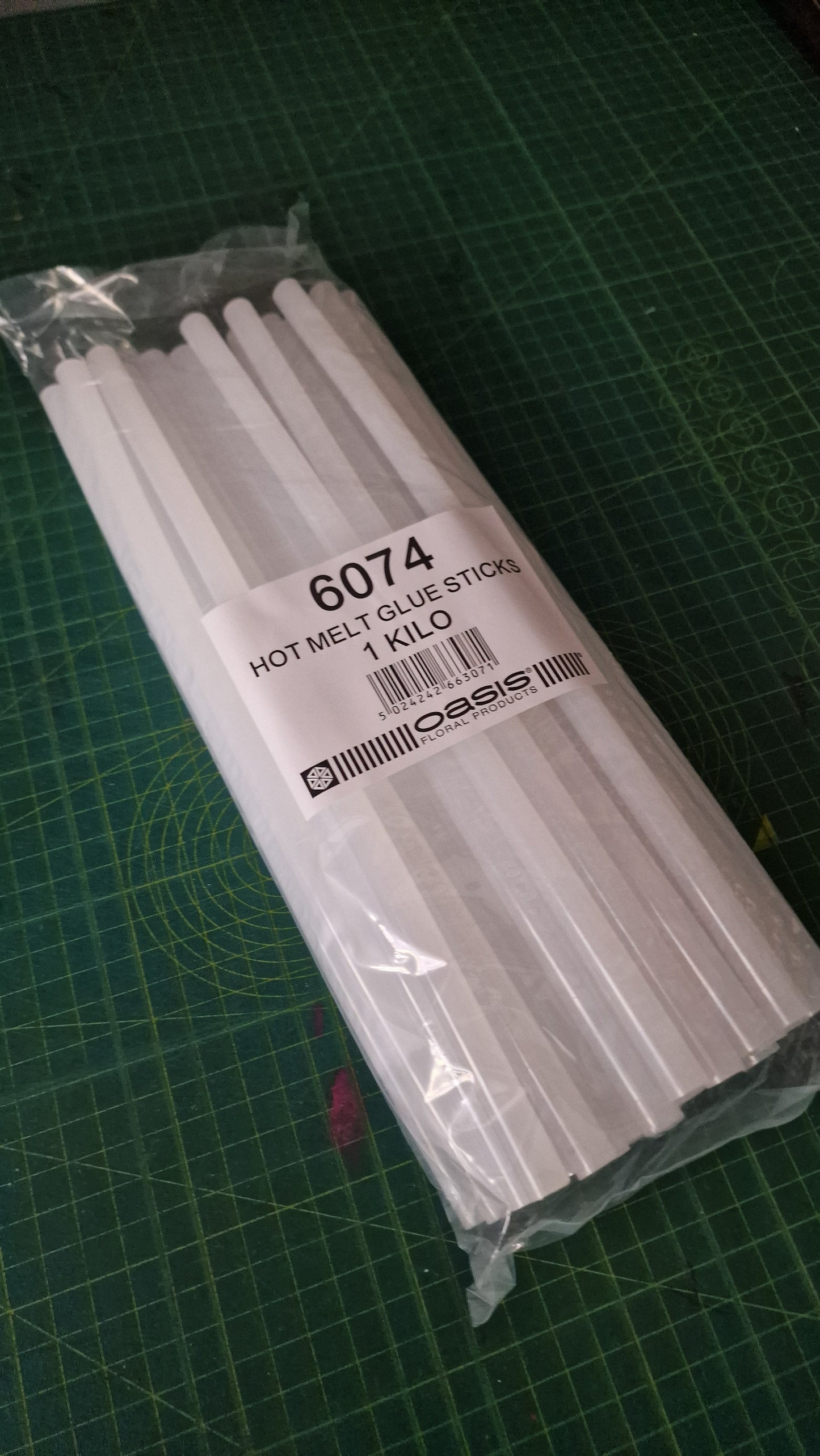 1kg of Hot melt glue sticks -11mm, 30cm long