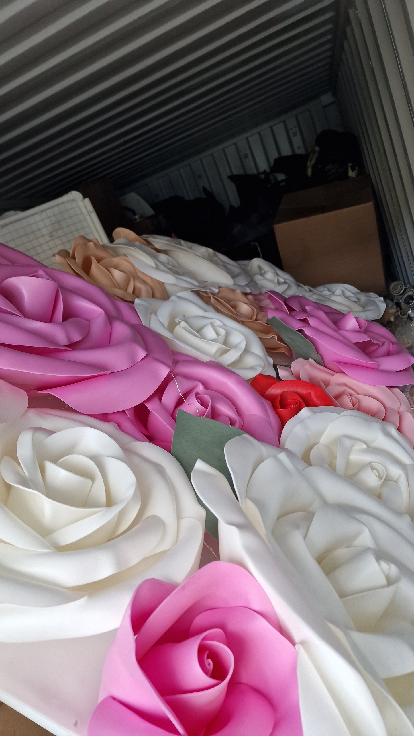 Exdisplay roses with flat back for flowerwalls and arches